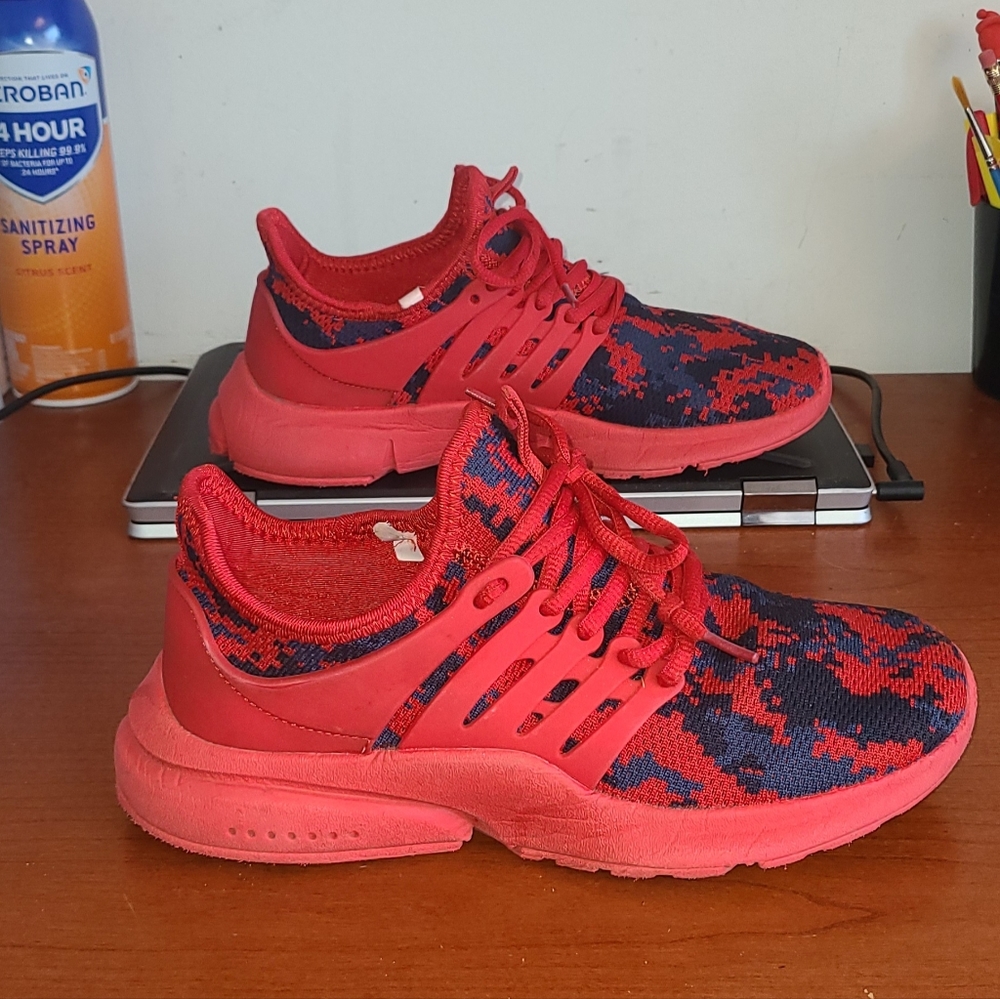 Zocavia Women's Sz. 8.5 (39) shoes lightweight, breathable red fabric